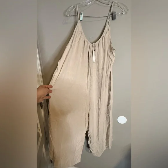 Relaxed Beige Spaghetti-Strap Linen Jumpsuit - Picture 3 of 5